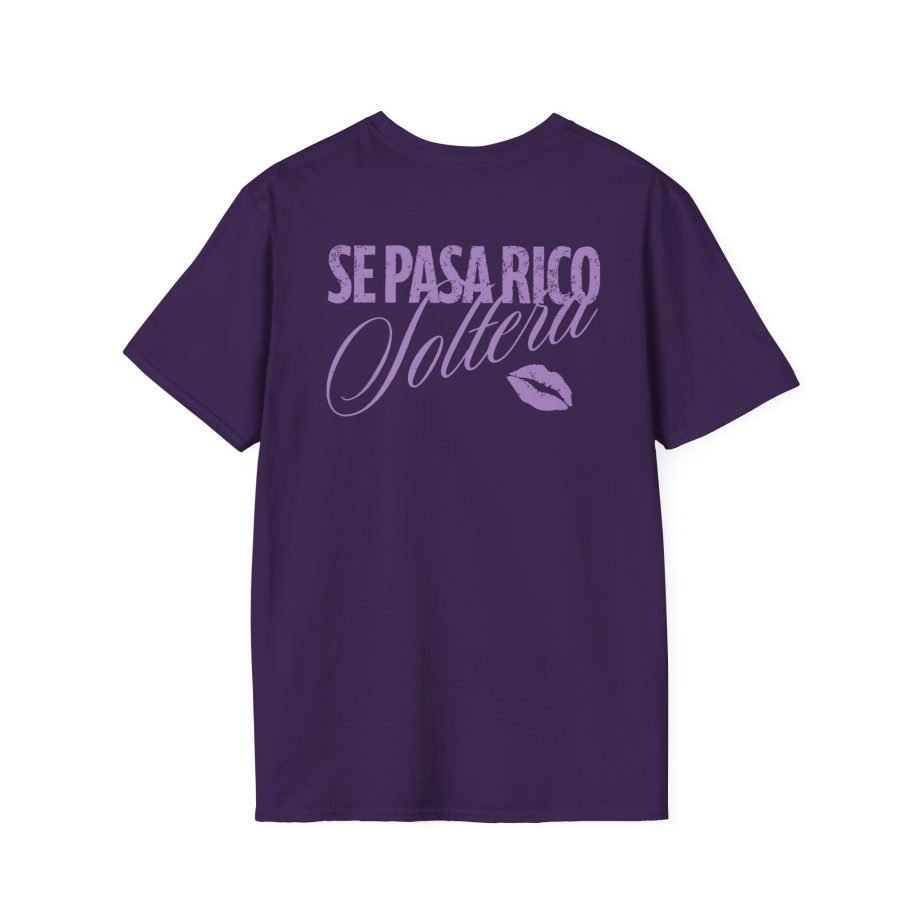 Shakira Se Pasa Rico Soltera Unisex Softstyle T-Shirt